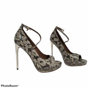 BCBGMAXAZRIA

Becky Peep‎ Toe Dress Pumps

Sz 6.5